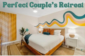 Fun cozy beach retreat! Steps to beach, heated pool & pickleball